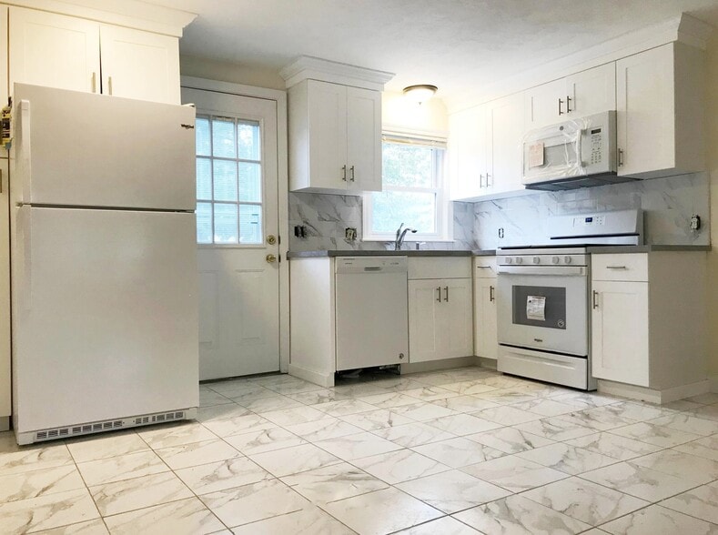 Building Photo - 249 Bridge St