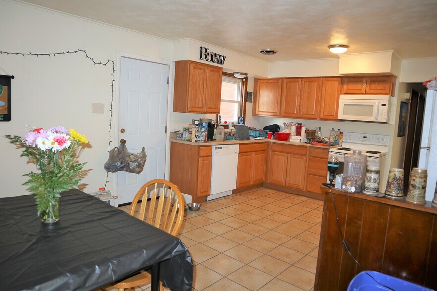 Building Photo - 195 Beazell St