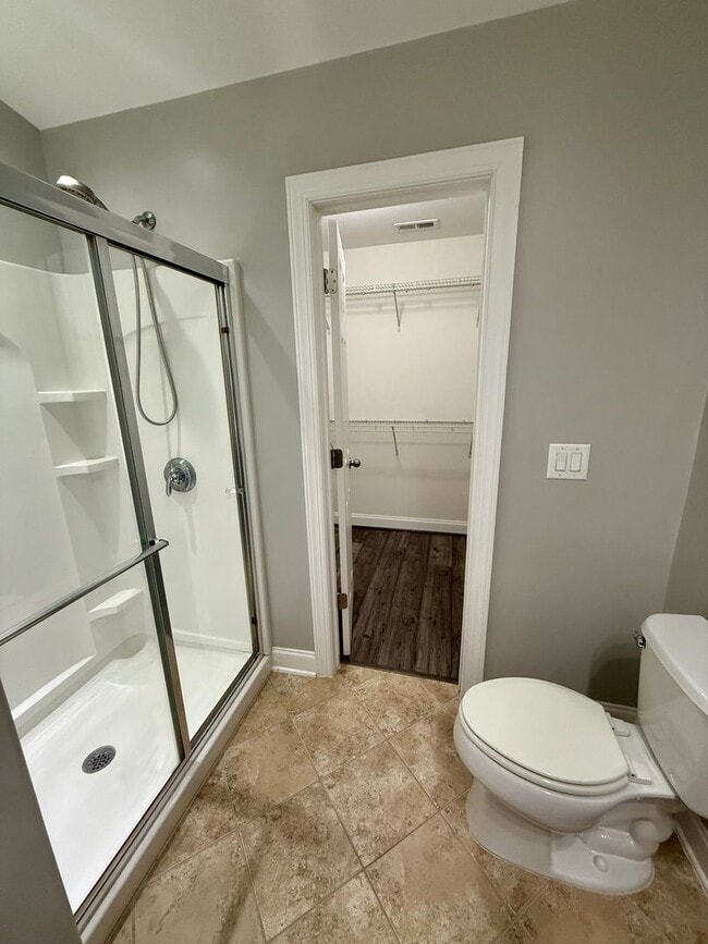Building Photo - Two bedroom, 2.5 bath condo townhome in Bu...