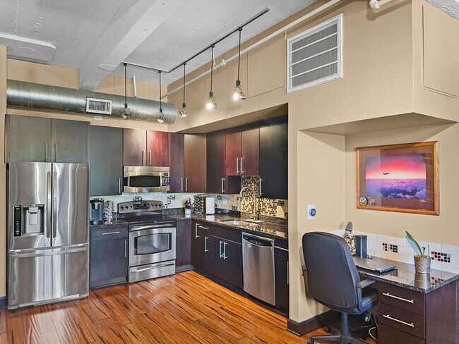 Building Photo - Modern Downtown Condo with Stunning City V...