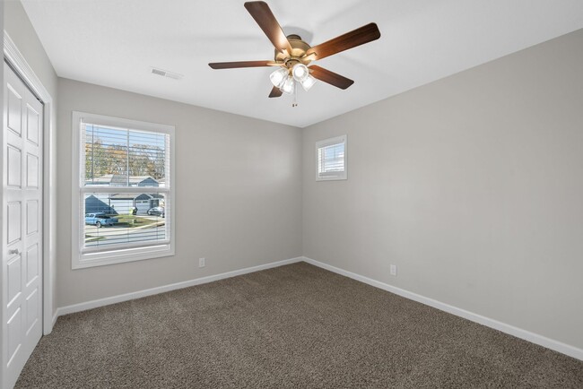 Building Photo - Pet Friendly Three Bedroom!