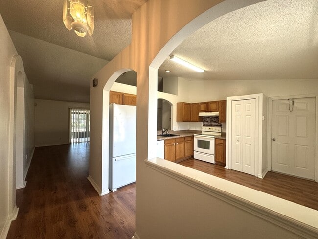 Building Photo - 1648 Dunlap Dr