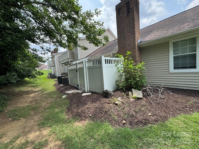 Building Photo - 7801 Renaissance Ct