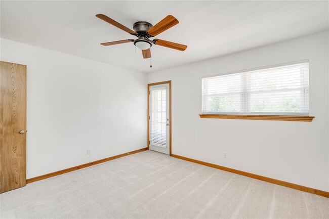 Building Photo - 109 Vinca Dr