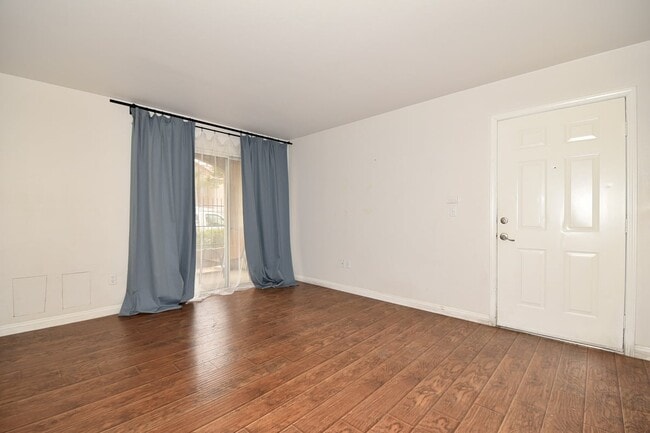 Building Photo - 1 Car Garage | Gated Community | 1st Floor Unit