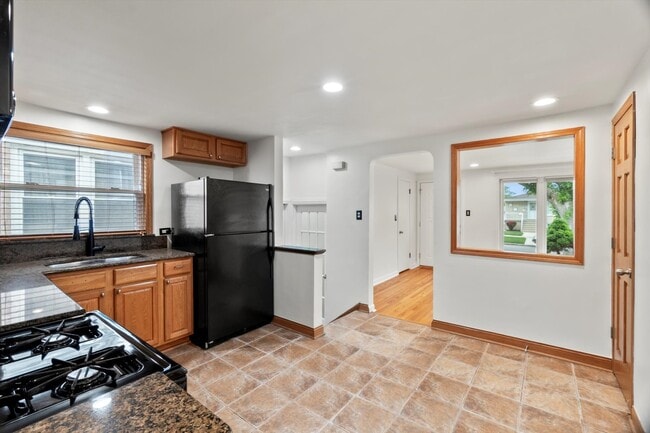 Building Photo - 5239 S Rutherford Ave