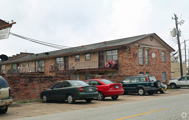 Building Photo - Colony Oaks