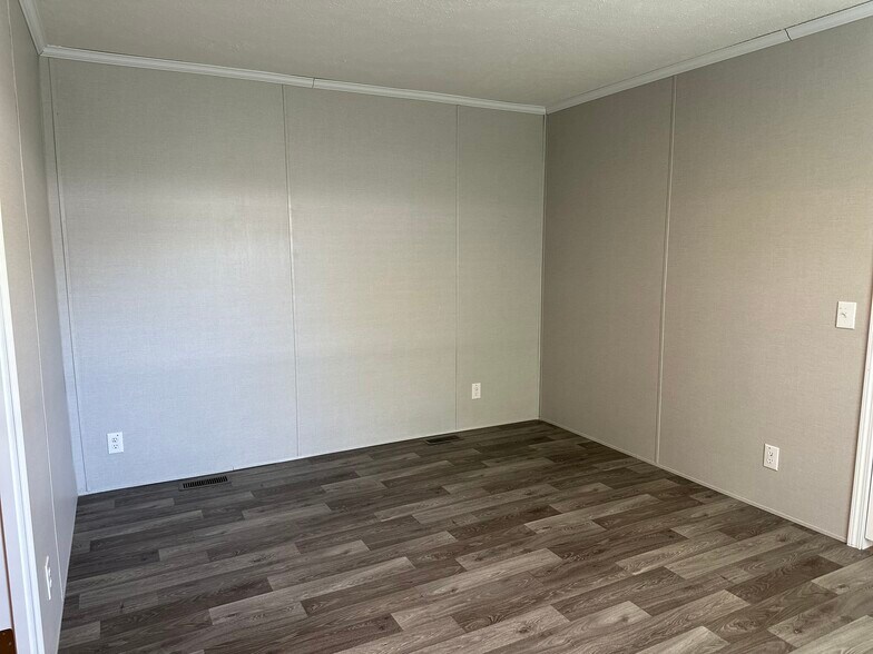 Building Photo - 2239 Wellington Green Dr