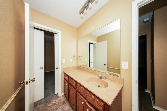 Building Photo - 12012 Sagamore Dr