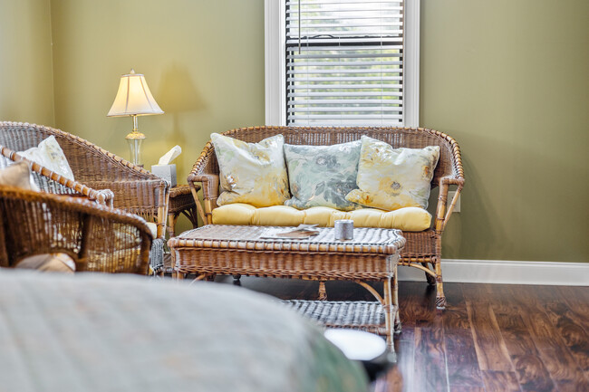 Master bedroom features a King-sized bed and 1 Queen-sized pull-out couch - 1090 Quail Trl