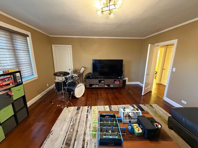 Building Photo - Elegant St. Francis Wood Residence - Available Furnished or Unfurnished