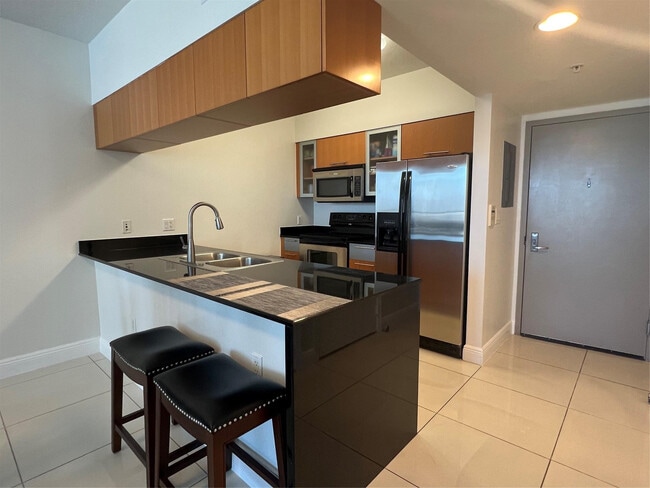 Building Photo - 1750 N Bayshore Dr