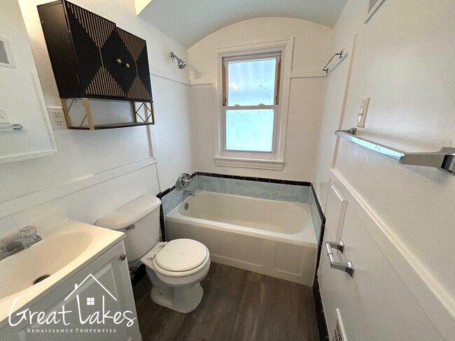 Building Photo - Lovely 3 Bedroom 2 Bathroom now available for rent!