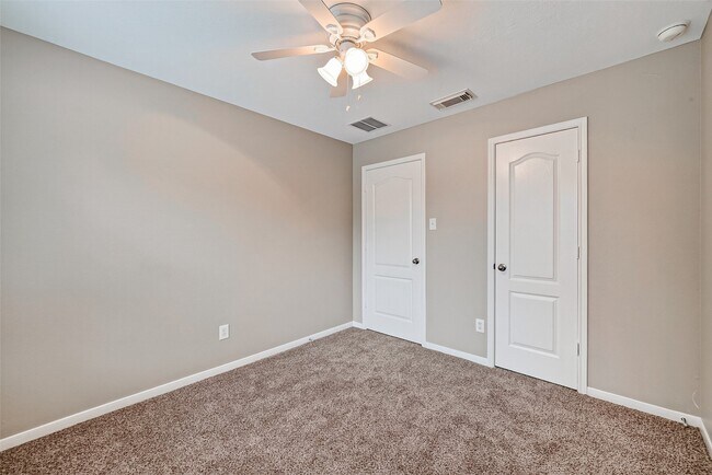 Building Photo - 5403 Canyon Hollow Dr