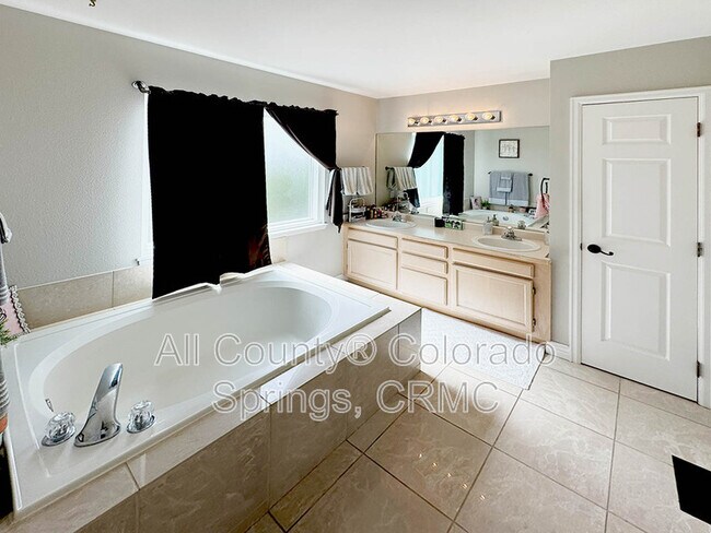 Building Photo - 2970 Haystack Dr