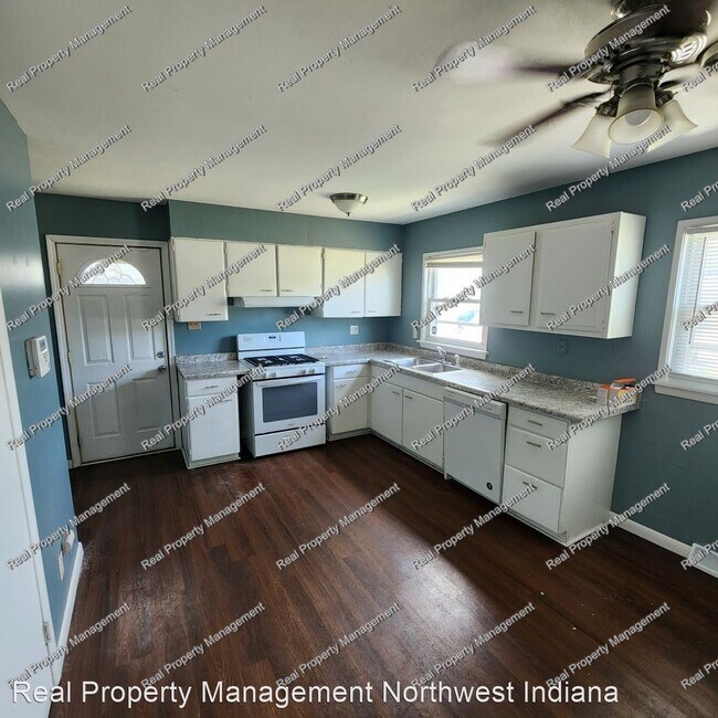 Building Photo - 3 br, 1 bath House - 3638 173rd Street