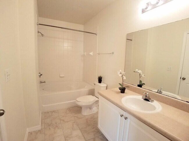 Building Photo - FOR RENT! Beautiful 1/1 Pool View Condo @ ...