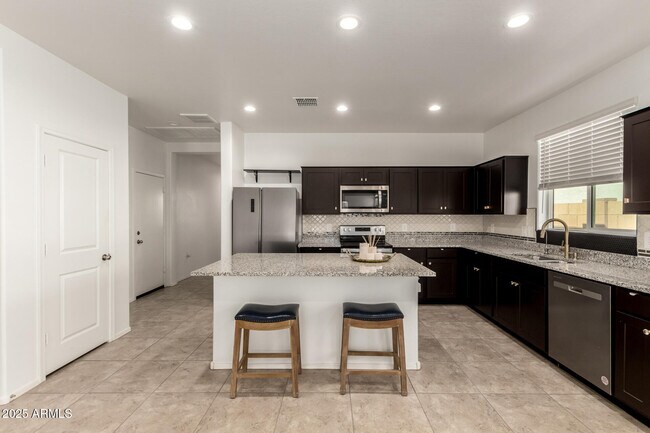 Building Photo - 5267 E Diatomite Dr