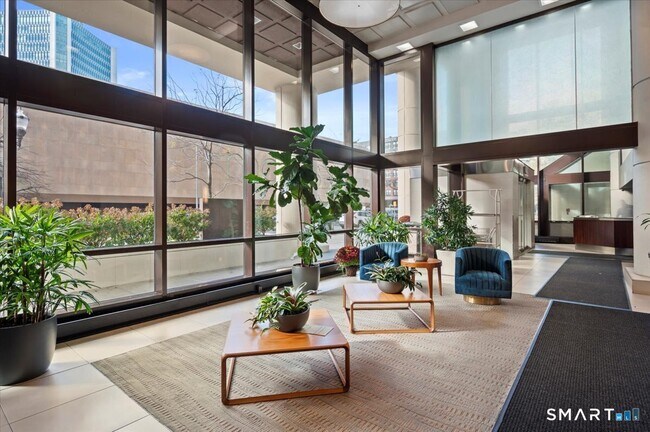 Building Photo - 127 Greyrock Pl