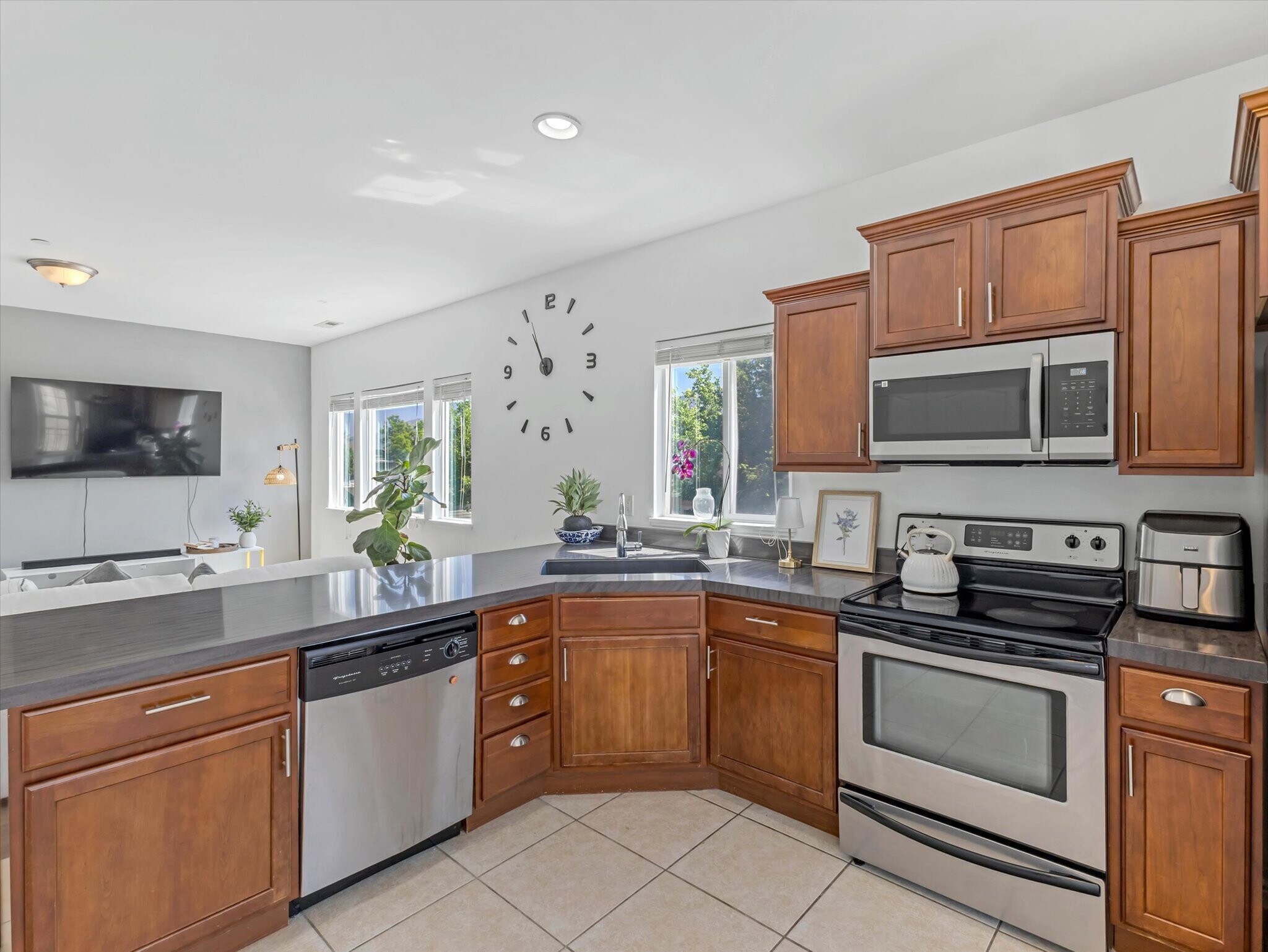 Building Photo - 114 E Bella Monte Dr