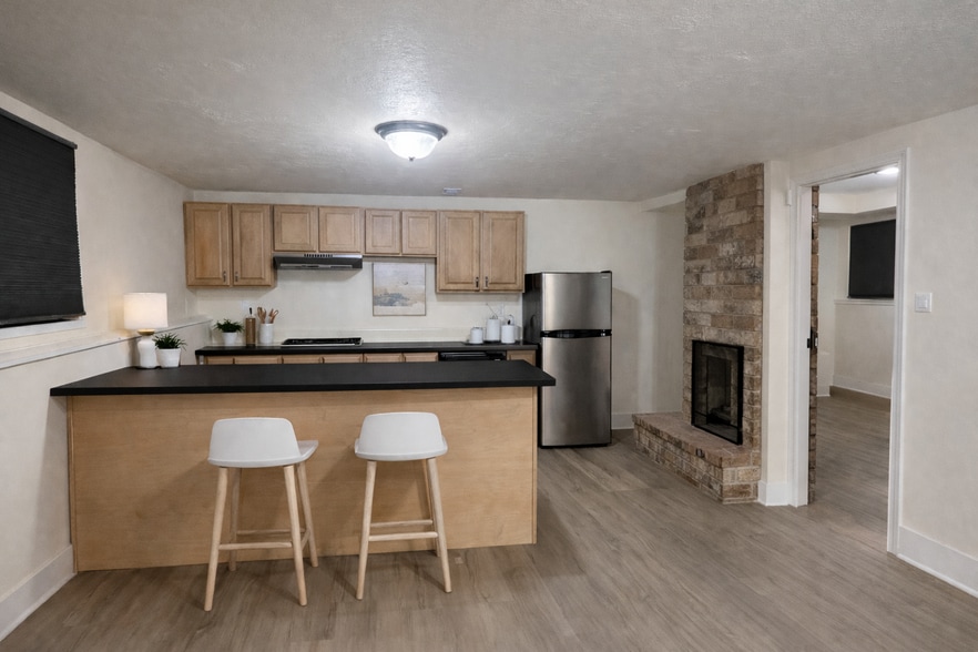 Building Photo - 11835 SE Valley View Ter