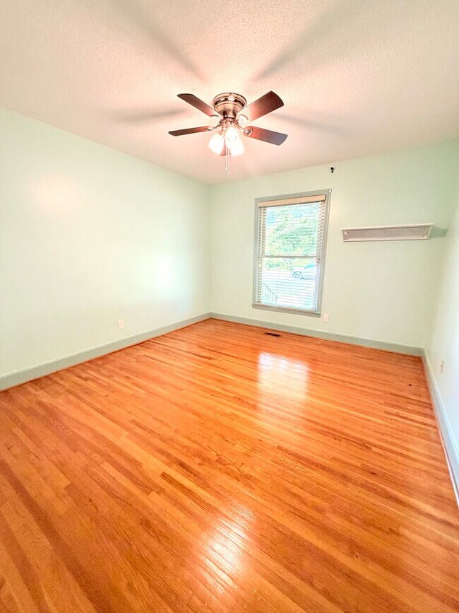 Building Photo - 514 N Ballance St