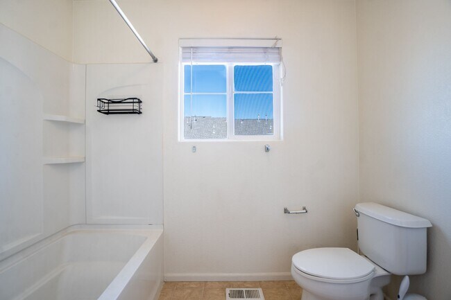 Building Photo - Beautiful townhome on Snow Bowl for Rent!