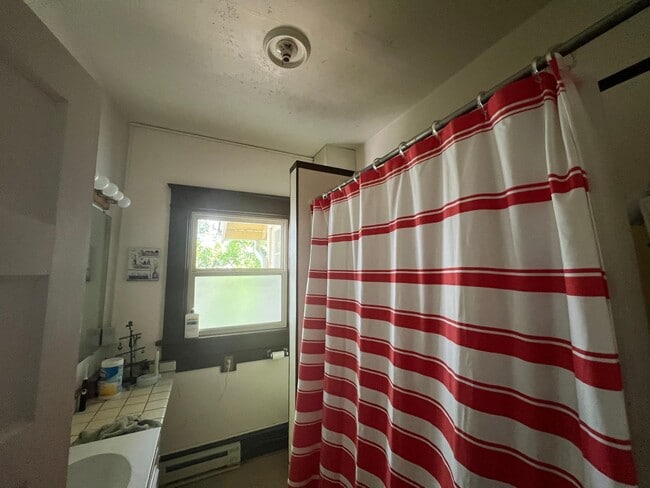 Building Photo - Studio apartment near WWU!