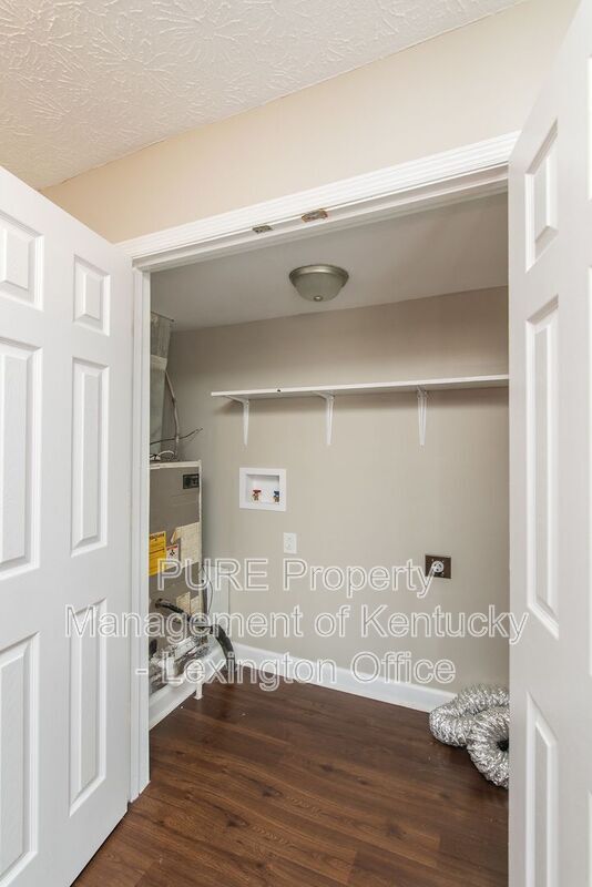 Building Photo - 209 Landings Dr