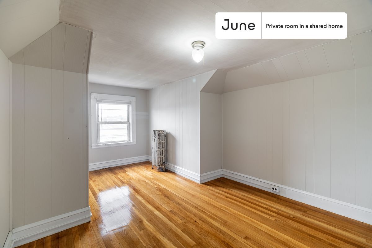 Building Photo - Room in Shared 4 bed/1 bath home