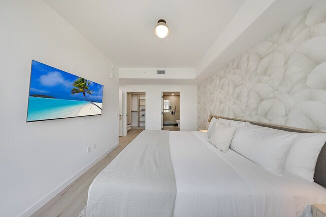 Building Photo - 225 N Miami Ave