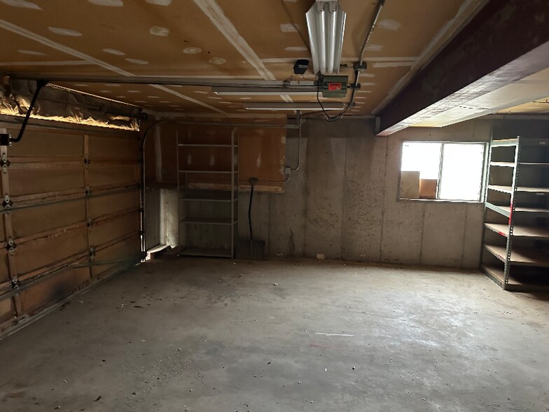 Building Photo - 4981 Greentree Way W