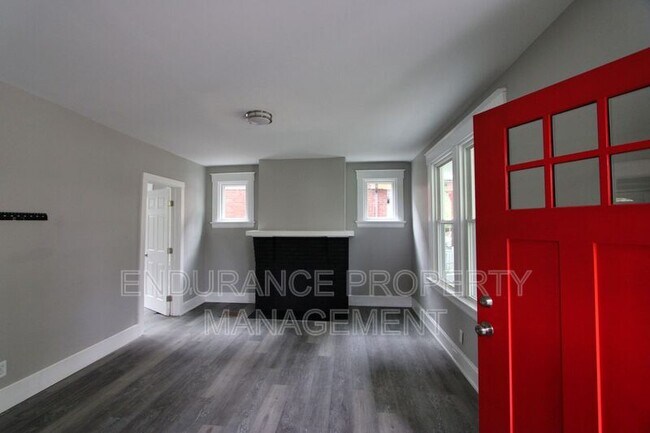 Building Photo - 22 Glen Este Pl