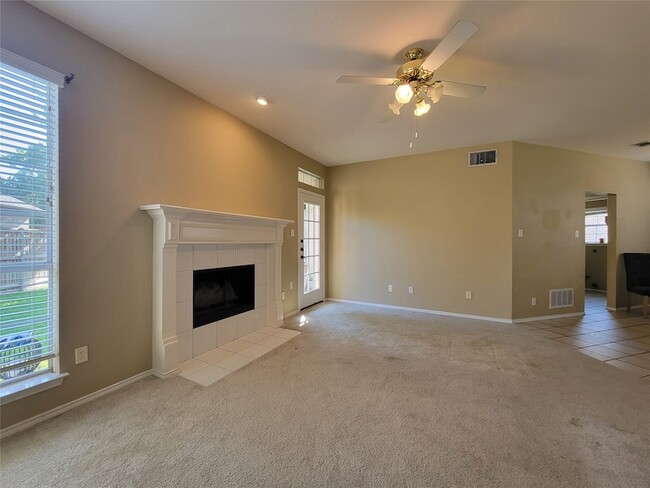 Building Photo - 7020 Goldenrod Dr