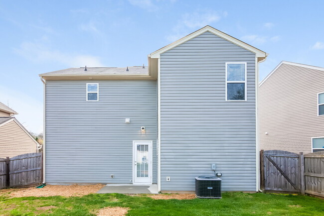 Building Photo - 204 Ravenridge Ct