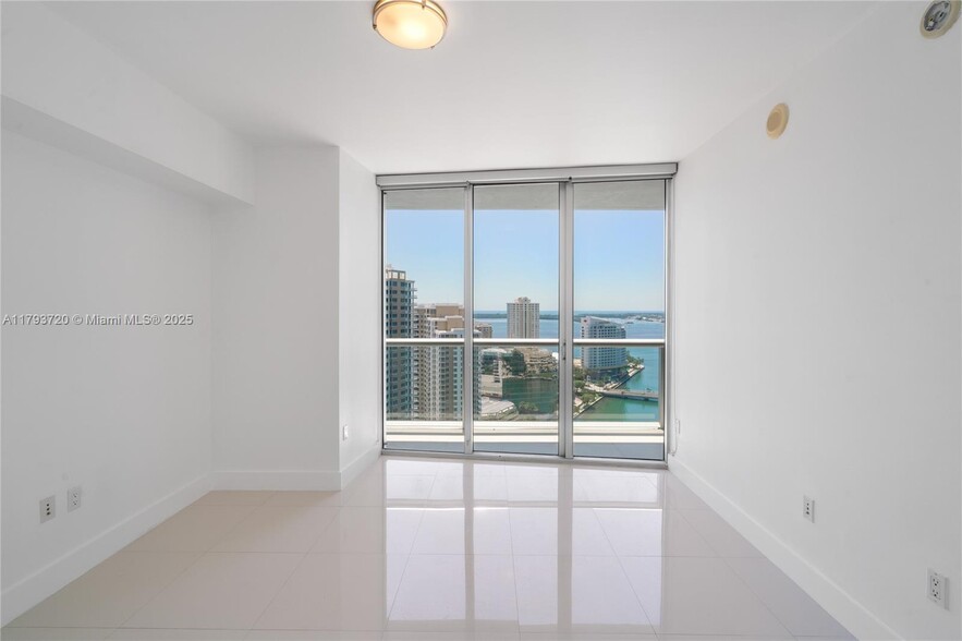 Building Photo - 475 Brickell Ave