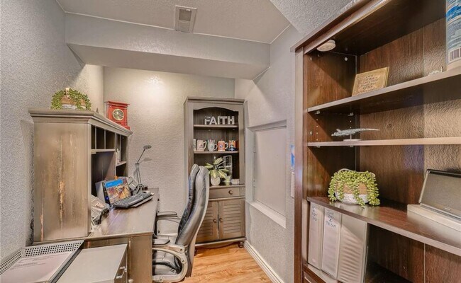 Building Photo - Incredible Tri-level home in Cherry Creek ...