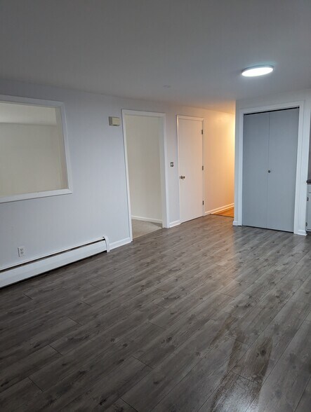 Building Photo - 87 Antrim St