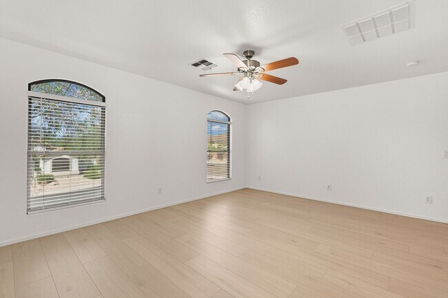 Building Photo - Solar Home with Nice Floorplan in a Great Location! Norterra Dynamite Ranch