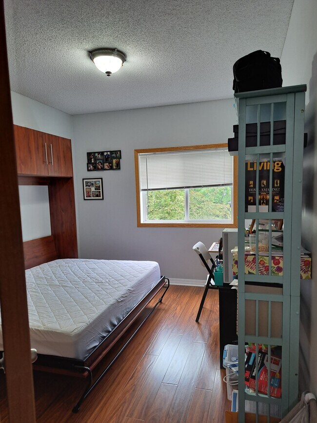 2nd floor bedroom - 679 Woodduck Dr