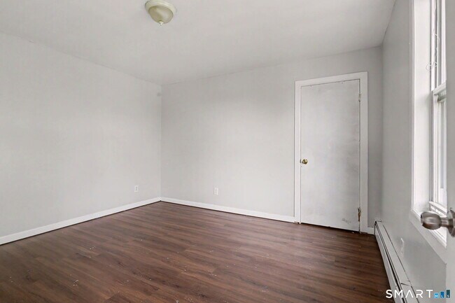 Building Photo - 143 Highland Ave