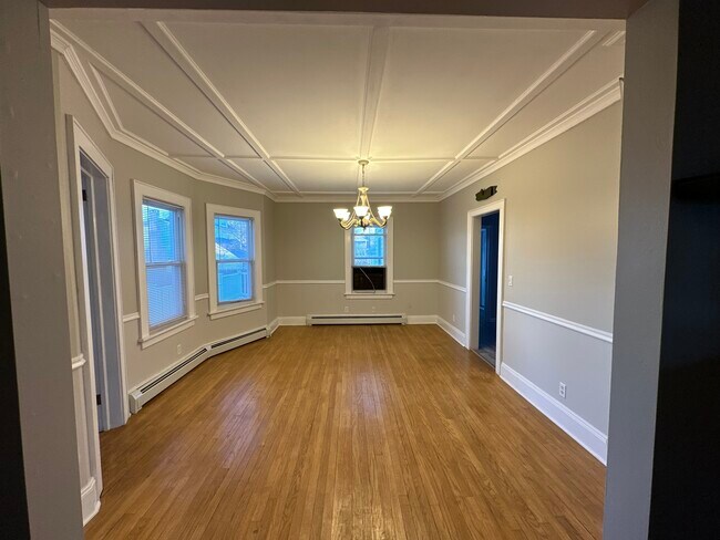 Building Photo - 391 Sycamore St