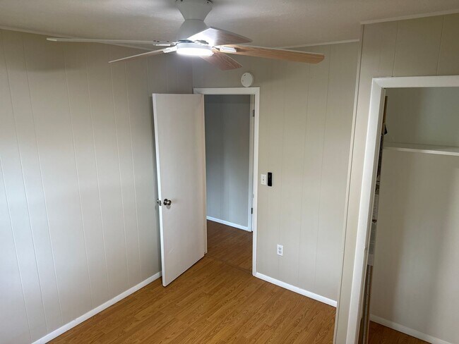 Building Photo - Available June 1st! 4-Bedroom, 1-Full Bath...