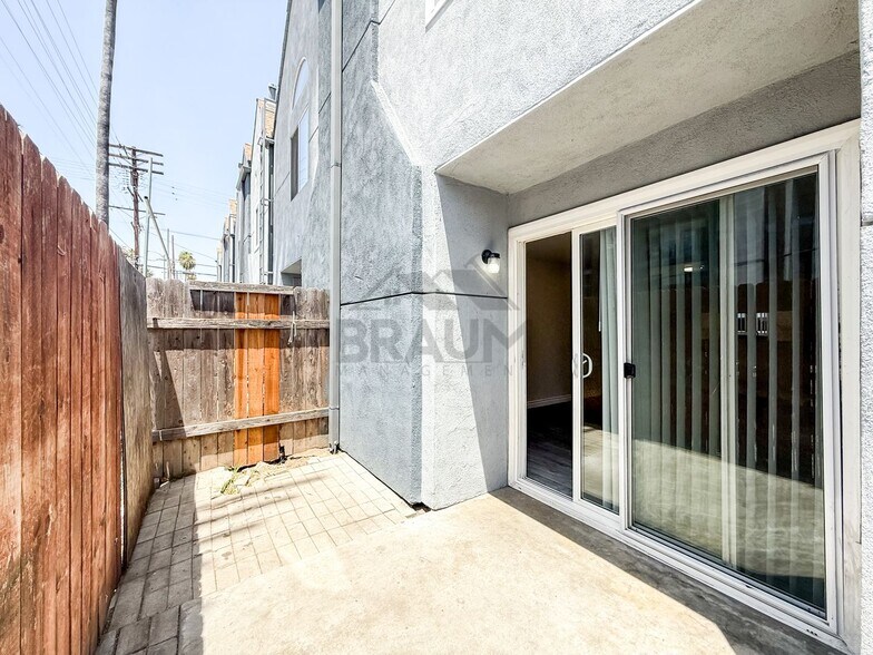 Building Photo - 14257 Friar St