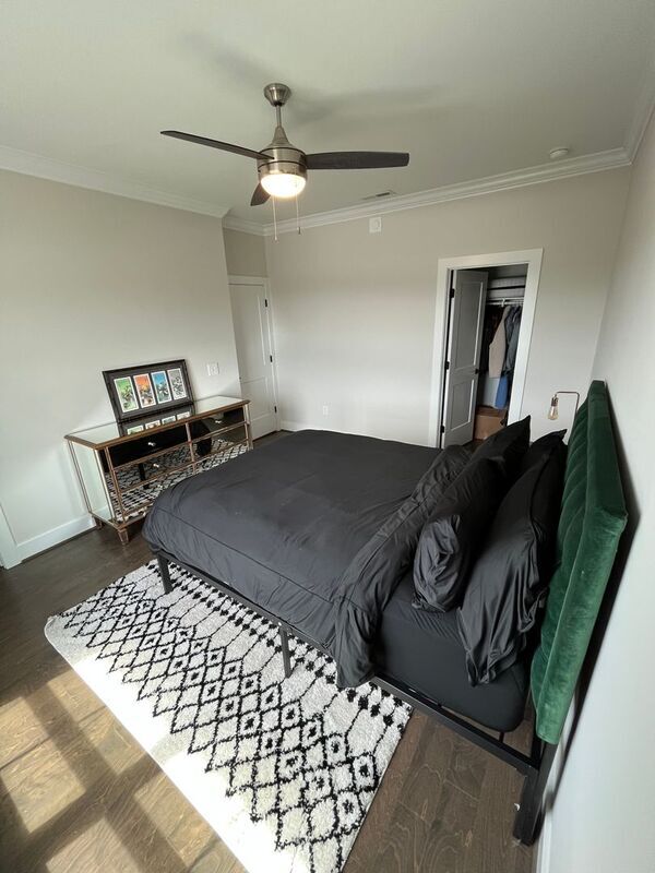 Building Photo - 1601 Draper Vw Lp