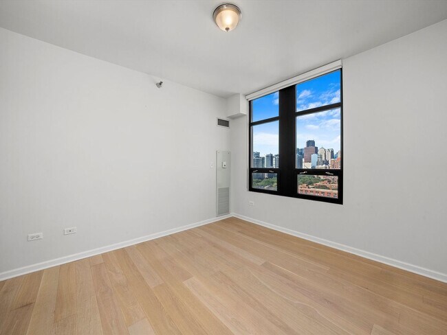 Building Photo - 1255 S State St