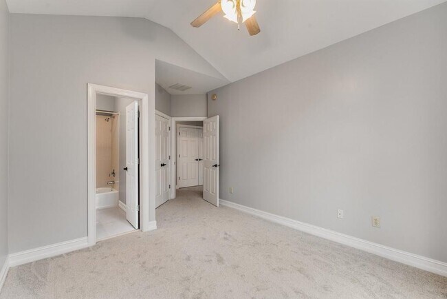 Building Photo - 331 Carpenter Dr NE