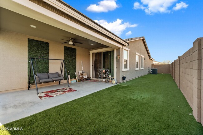 Building Photo - 10829 W Hadley St