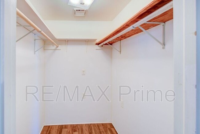 Building Photo - 321 Patrician Dr