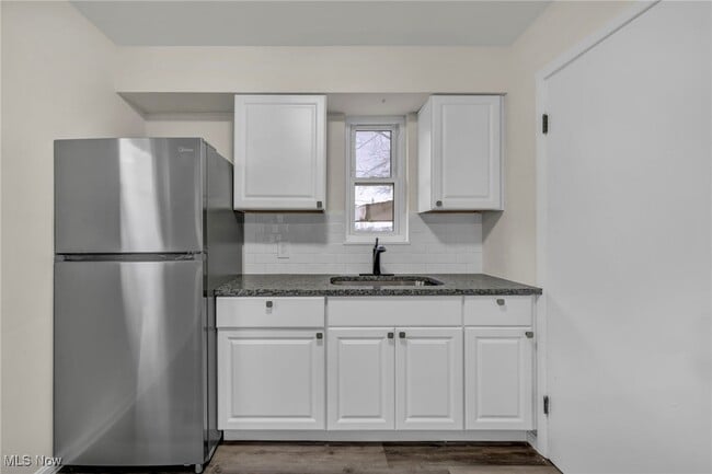 Building Photo - 766 E 232nd St